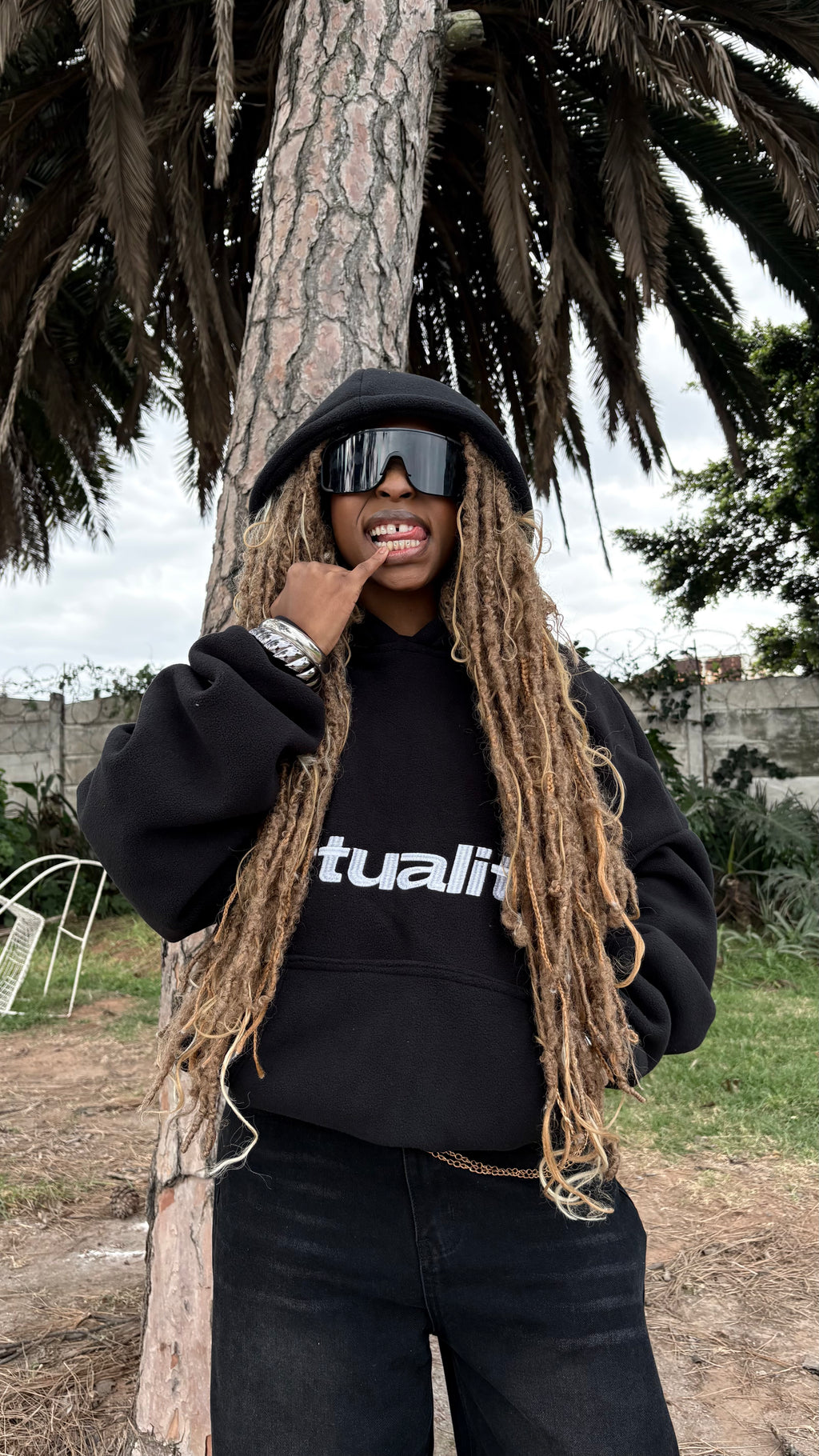 BLACK & WHITE HEAVYDUTY HOODIE